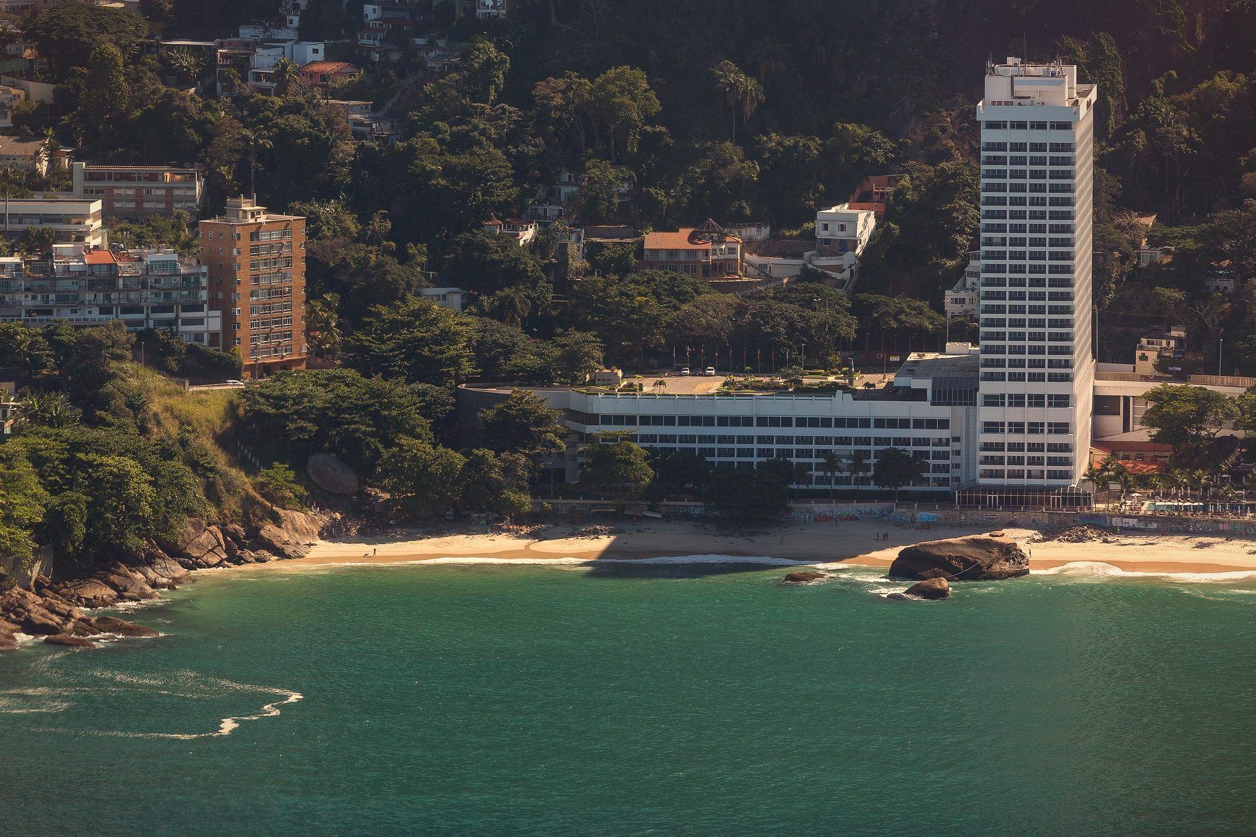 Hotel Sheraton construido en el borde de Vidigal