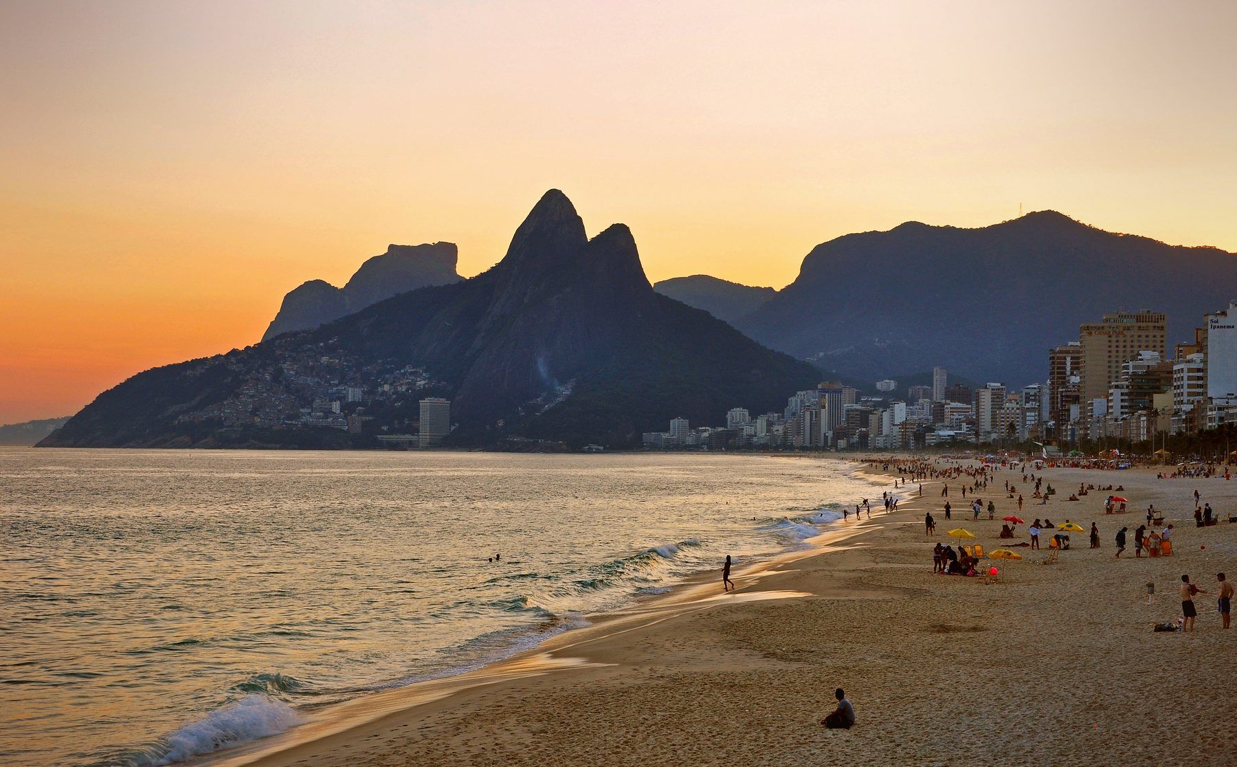 Ipanema beach at sunset with crowds applauding the sun